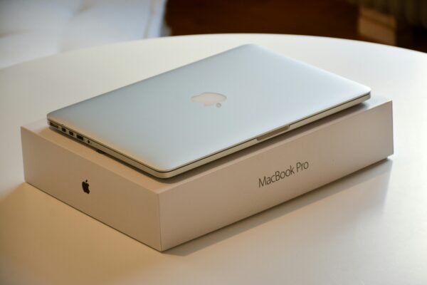 Macbook Air - Image 3